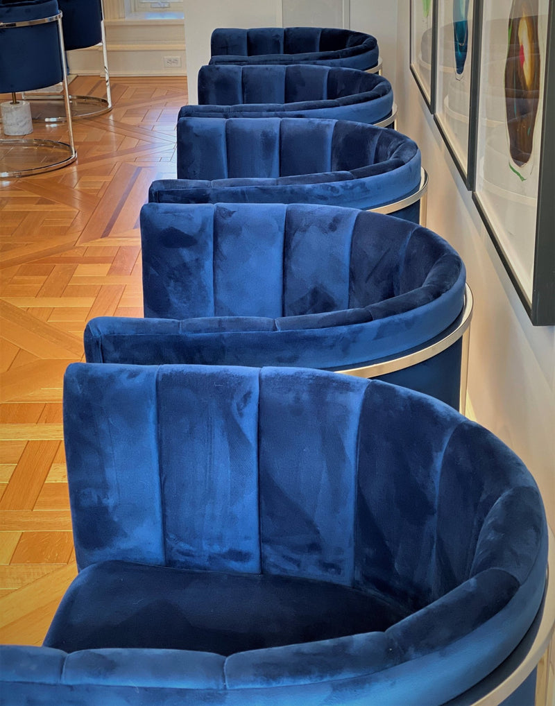 Discover the One Preevay Arc Dining Chair. Inspired by the Arc de Triomphe, this customizable luxury chair features a nickel frame and plush velvet. Perfect for upscale residences and hospitality venues. Minimum order of 8 chairs window light 