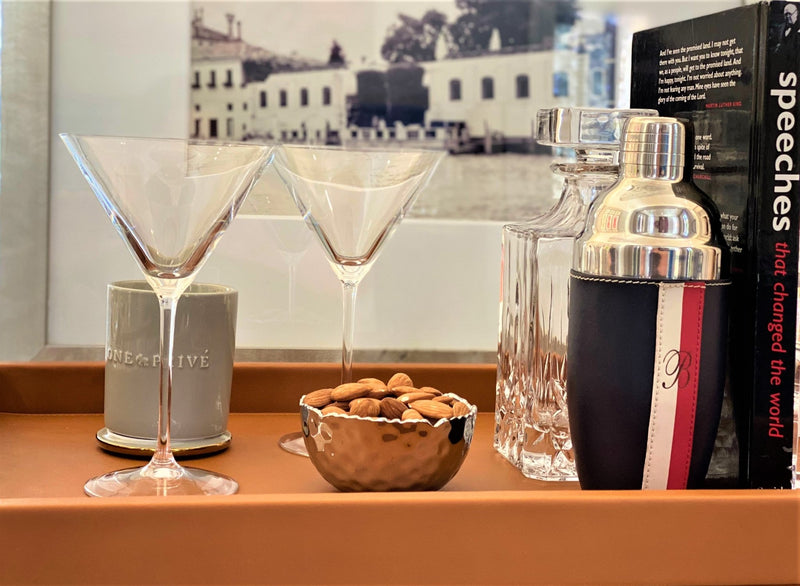 Porsche-Style Pierre Carmel Leather Tray | Handcrafted Premium Leather | Nickel Hardware. Limited Edition.&nbsp;

Elevate Your Entertaining Experience

Inspired by the iconic designs of Porsche, the Pierre Porsche-Inspired Carmel Leather Hotel Tray embodies the perfect blend of style and serenity. This exquisite piece features: