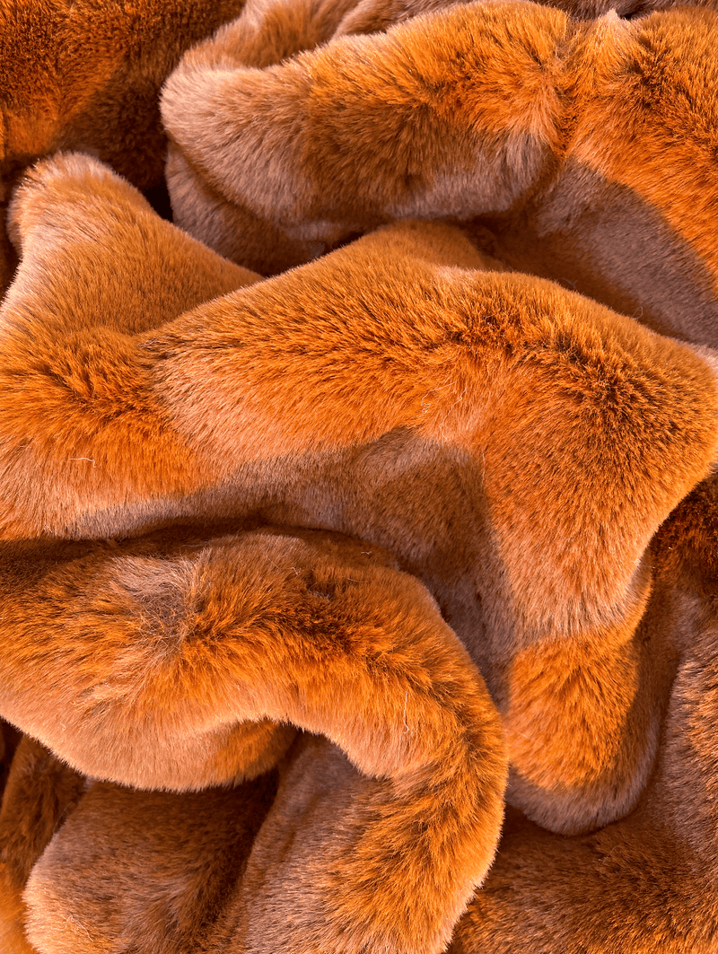 Experience luxury redefined with ONE Preevay's Faux Rabbit Fur Throw in Coco Brown. Inspired by Fernando Botero and crafted from Ultra Premium Faux Rabbit Fur. Hypoallergenic, cruelty-free, and lined with elegant velvet for refined warmth and sophistication. 800gsm, 50x60 inche