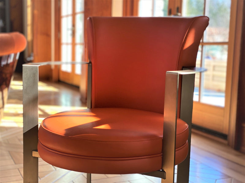 Experience luxury with One Preevay's Chatham Dining Chair ($12,800 Set of 4). Handcrafted in premium bronze & luxurious leathers, inspired by Kent Docks' rich history. Bespoke customization available...
